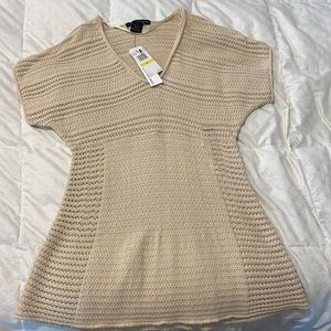 Short sleeve sweater top with v-neck and flowing bottom.